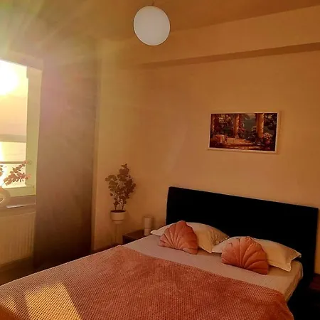 Summerland Breeze Apartment *